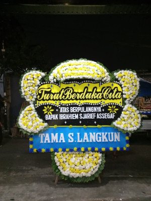 Papan Bunga Duka di Demen