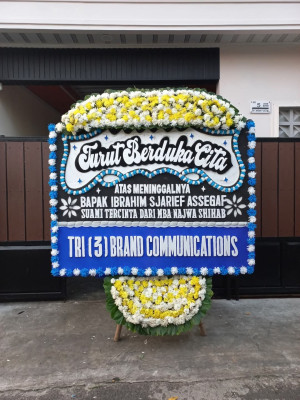 Papan Bunga Duka di Demen